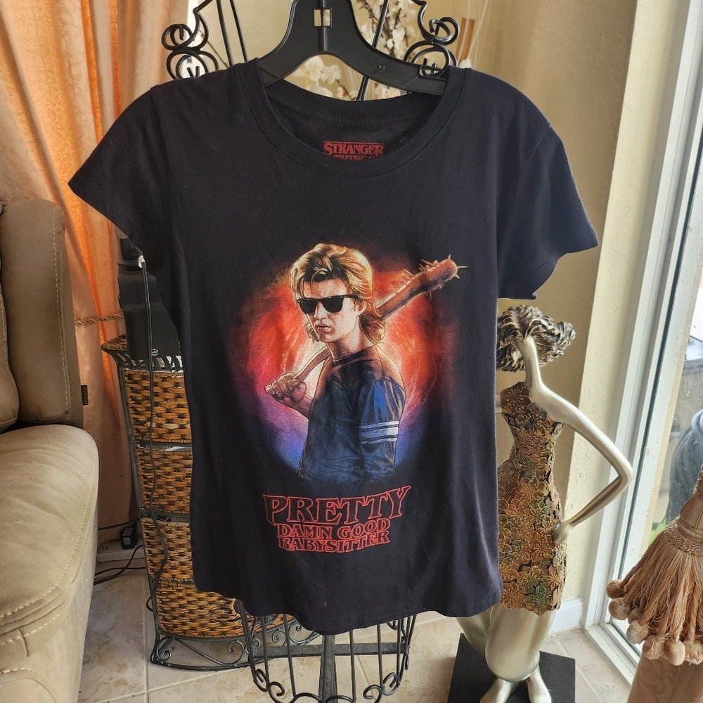 Stranger Things shirt size L